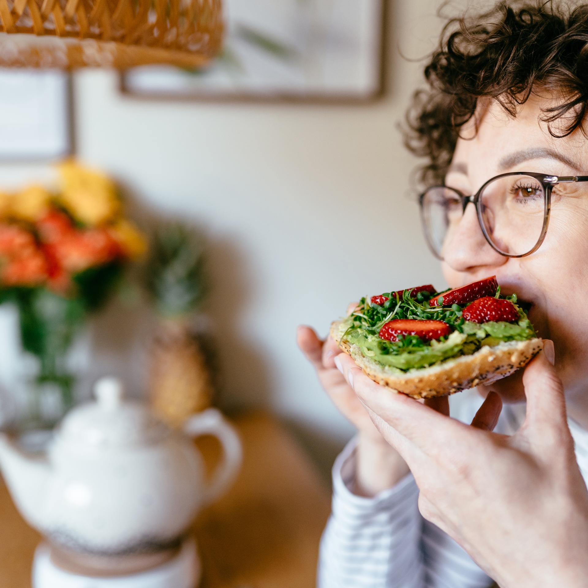 Well ageing od kuchni: co w diecie realnie wspiera zdrowe starzenie