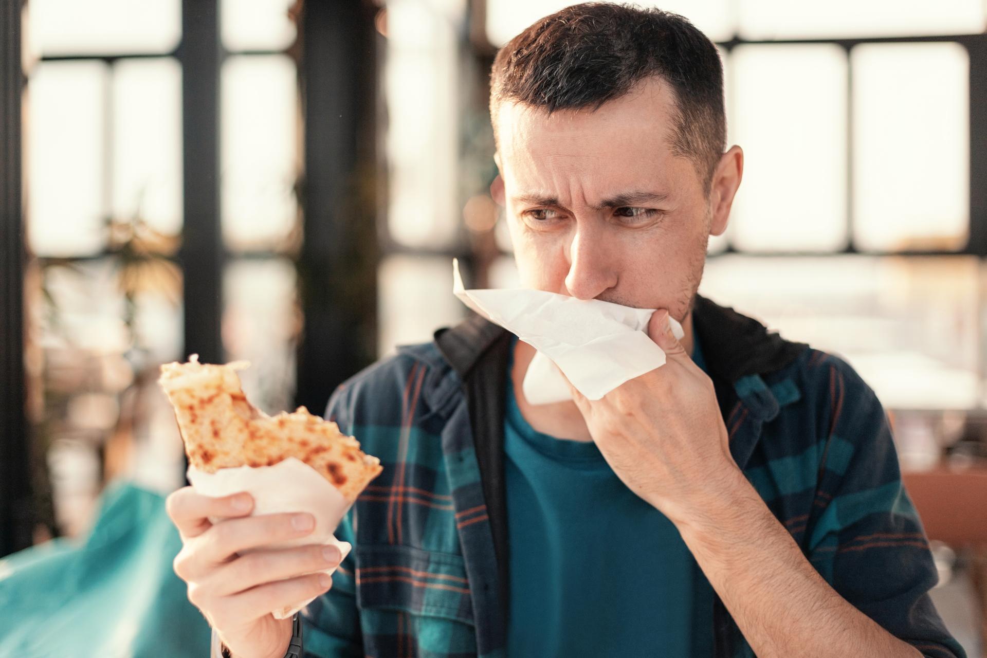 Zatrucie pokarmowe latem: Salmonella, E. coli i inne  objawy, pierwsza pomoc i kiedy zgłosić się do lekarza