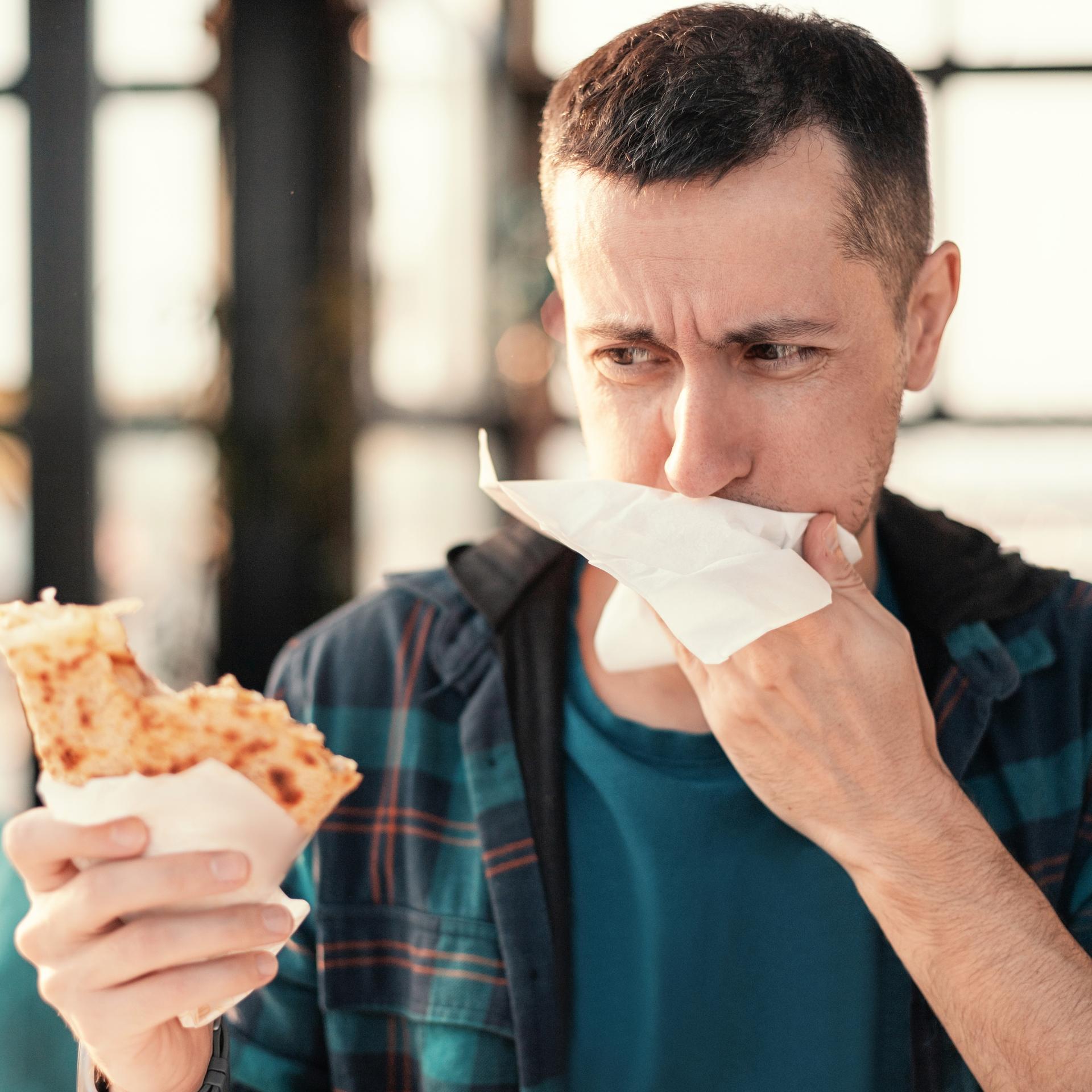 Zatrucie pokarmowe latem: Salmonella, E. coli i inne  objawy, pierwsza pomoc i kiedy zgłosić się do lekarza