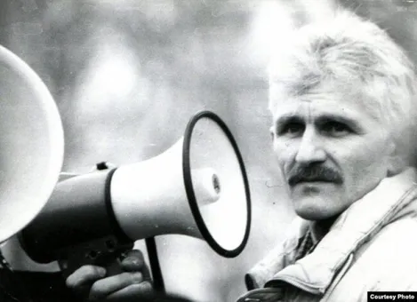 «Гэта надзейная сістэма дапамогі». Першае інтэрв’ю Алеся Бяляцкага пра «Вясну» ў 1998 годзе