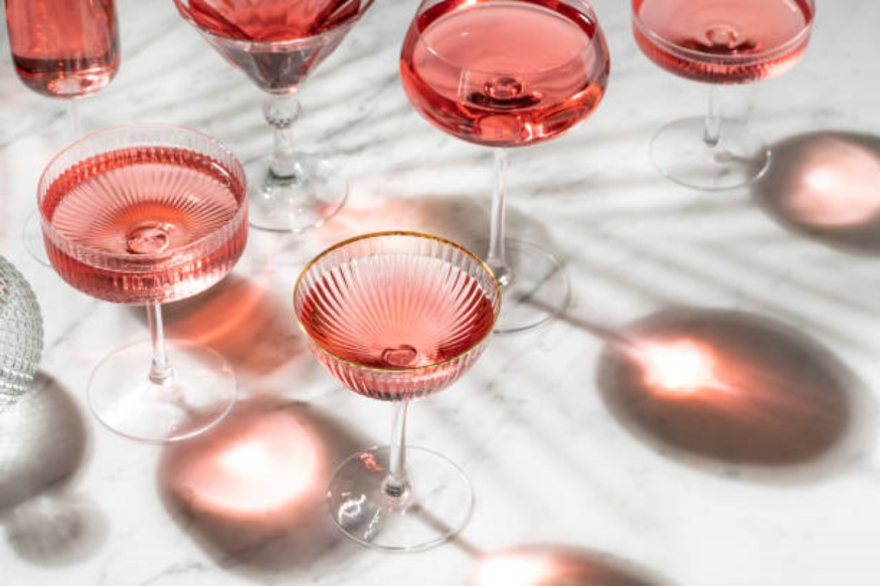 Image of wine glasses