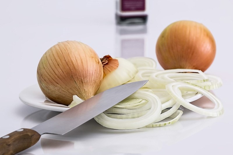 sliced onions