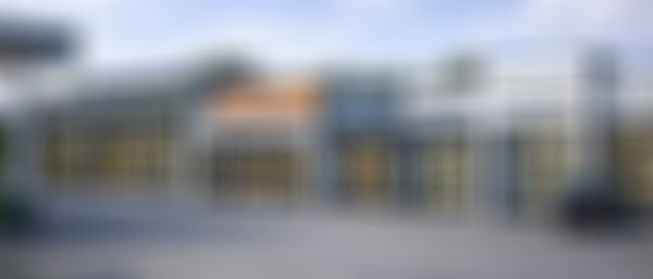 Auflistung einer Einzelhandels shopping Zeile mit allen möglichen geschäften, autonome oder hybride stores