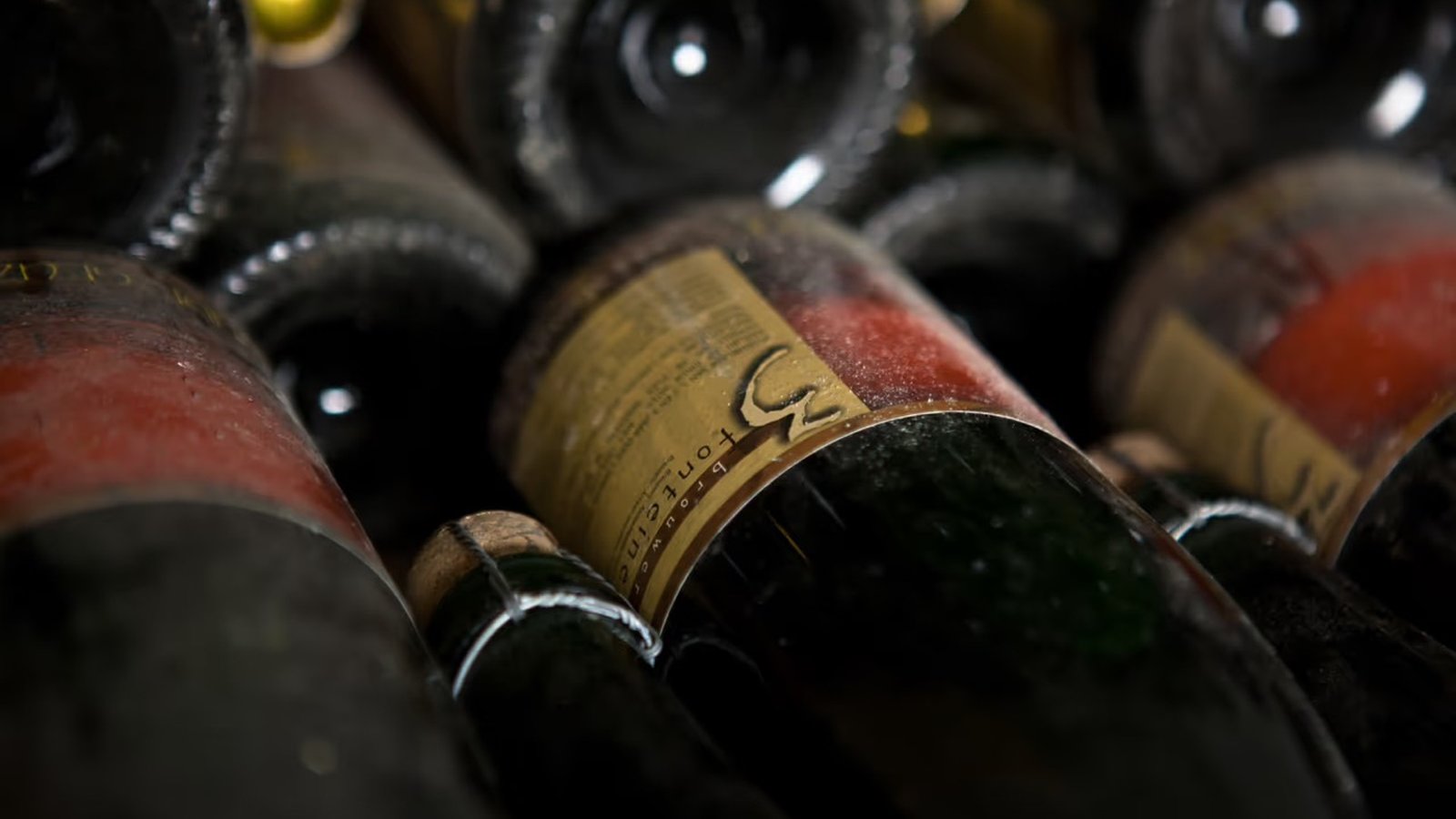 Bottles of Oude Geuze Vintage, ageing in our cellars.