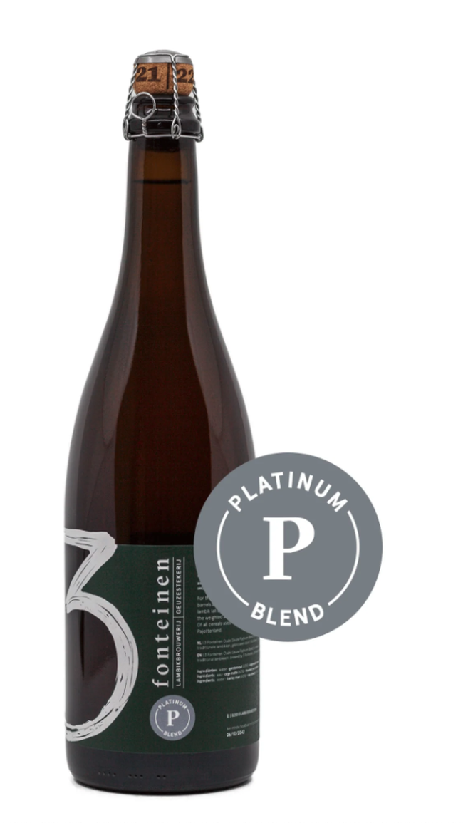 Studiofoto van een 3 Fonteinen fles met een herkenbare grijze 'Platinum' sticker op de hals.