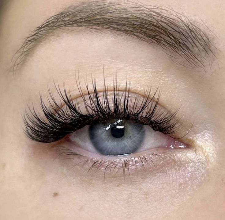 wispy-volume-lash-extensions
