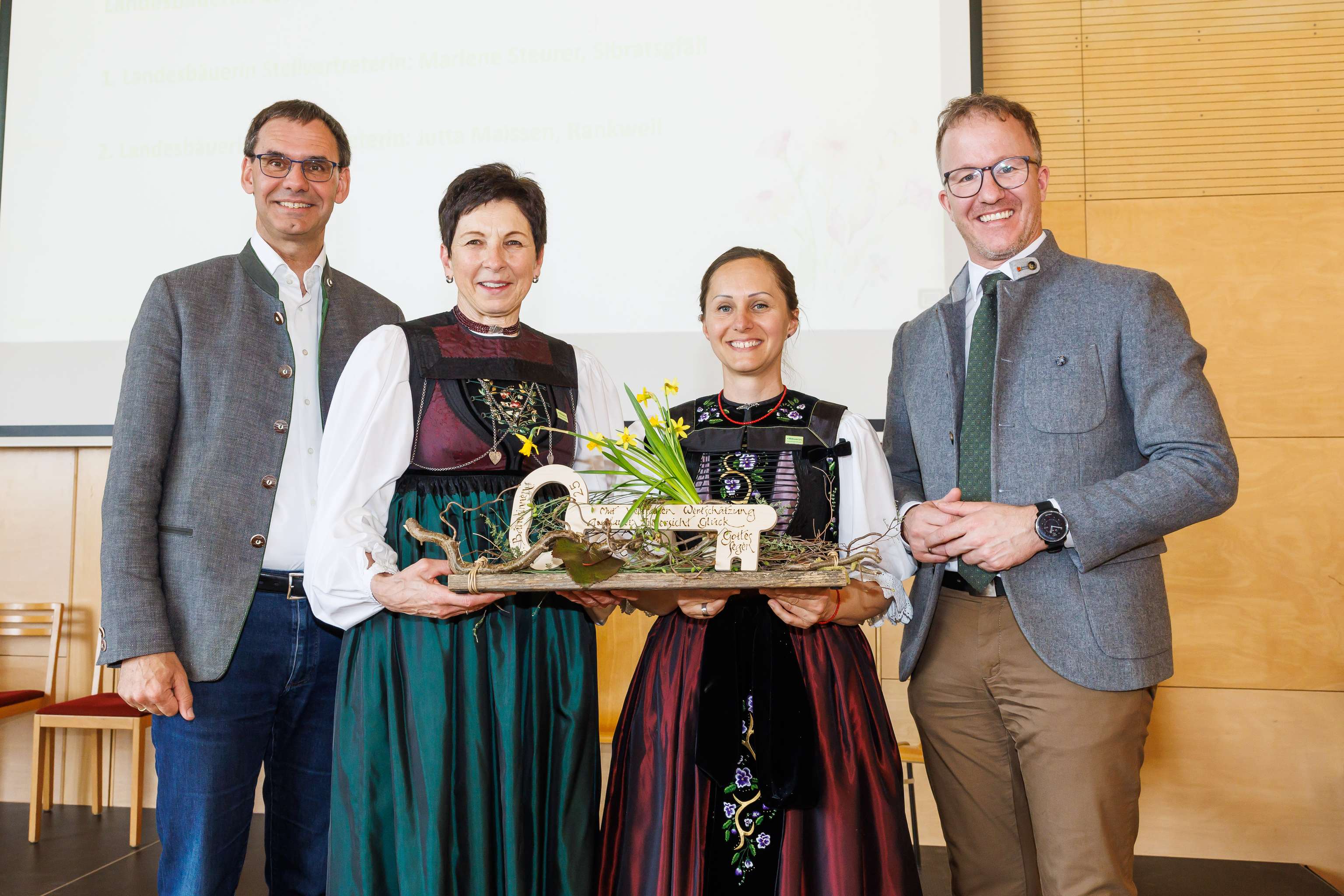 V. l.: LH Markus Wallner,  Andrea Schwarzmann, Esther Bitschnau und  LR Christian Gantner