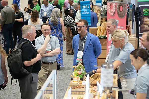 Exhibit-Hall-Crowds-DCA0759