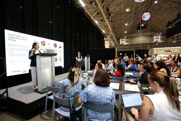 Education_Overview-workshop-session-show-floorjpg