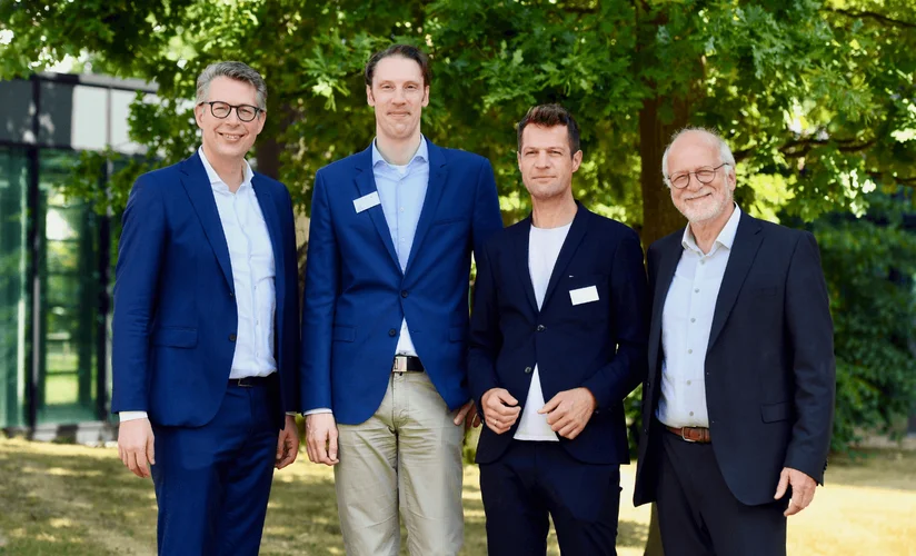 Staatsminister für Wissenschaft und Kunst Markus Blume, Co-Vorsitzender Björn Ommer, Vorsitzender Fabian Theis, Co-Vorsitzender Thomas Hahn (von links nach rechts)