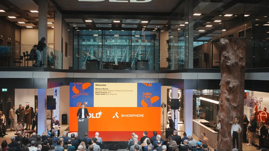 Staatsminister für Wissenschaft und Kunst Markus Blume bei der Eröffnung der DLD Januar 2025