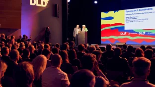 Steffi Czerny (DLD Conferences), Yossi Vardi (DLD Chairman)