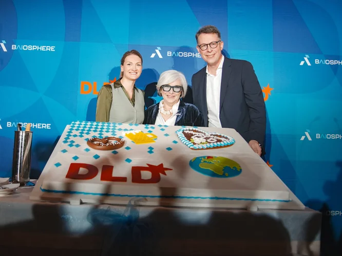 Staatsministerin Judith Gerlach, Steffi Czerny und Staatsminister Markus Blume
