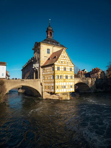 Altes Rathaus Bamberg über der Regnitz
