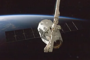Satellit mit Blick auf die Erde