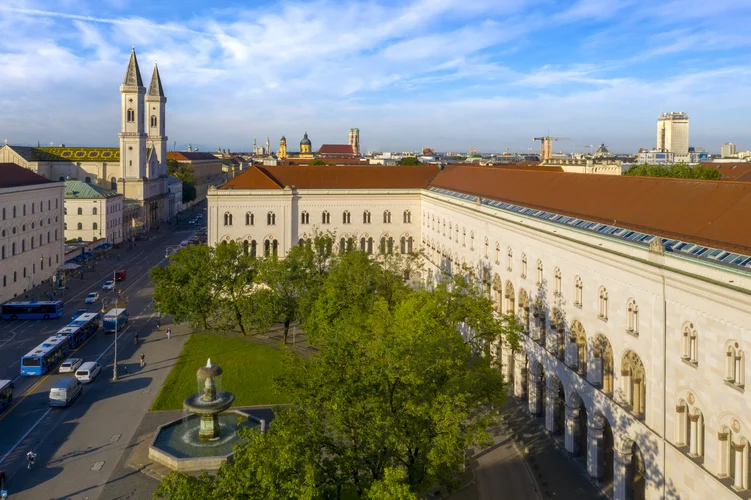 Geschwister-Scholl-Platz Blick von oben auf LMU-Gebäude