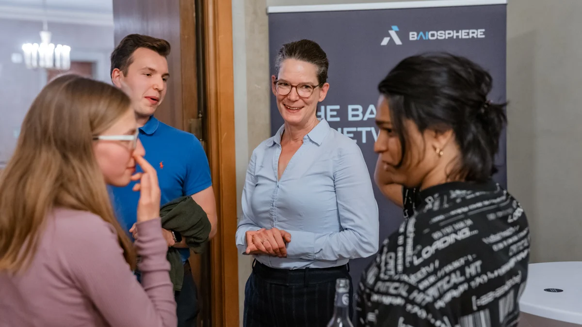 Entspannte Networking-Atmosphäre im Anschluss der Lecture