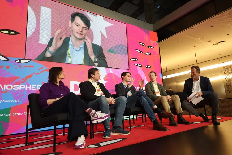 Foto des Paneltalk „AI in Healthcare: From Prototype to Production“