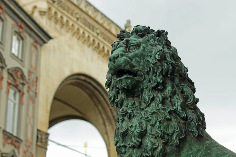 Löwenstatue