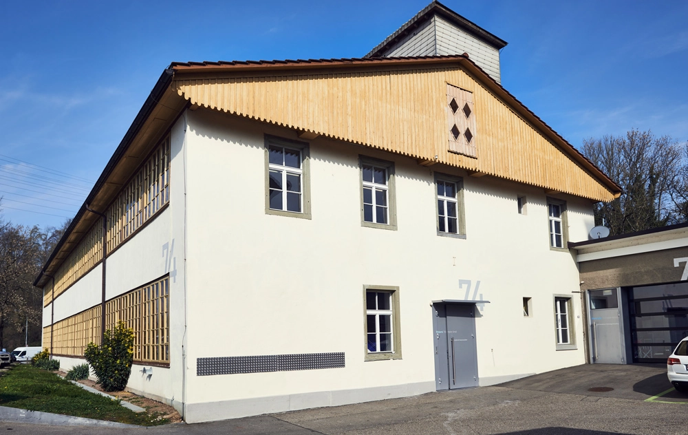 Die Farbmanufaktur in ihrem historischen Gebaeude
