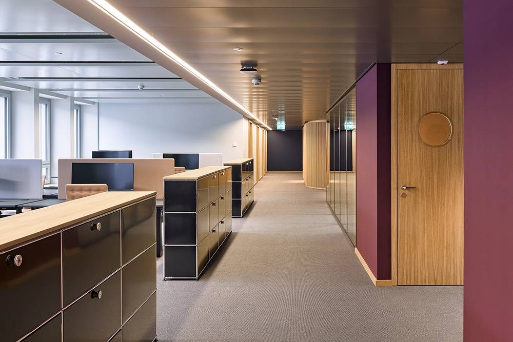 Stilvoller Arbeitsbereich mit exklusiven kt.COLOR Farben – augenschonend und elegant.