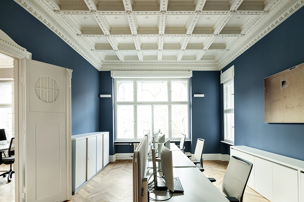 Mit der richtigen Farbe fühlt man sich im Büro wohl - Blaue Eminenz von ktCOLOR