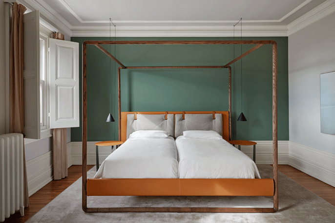 Das passende Grün zum roten Holz finden