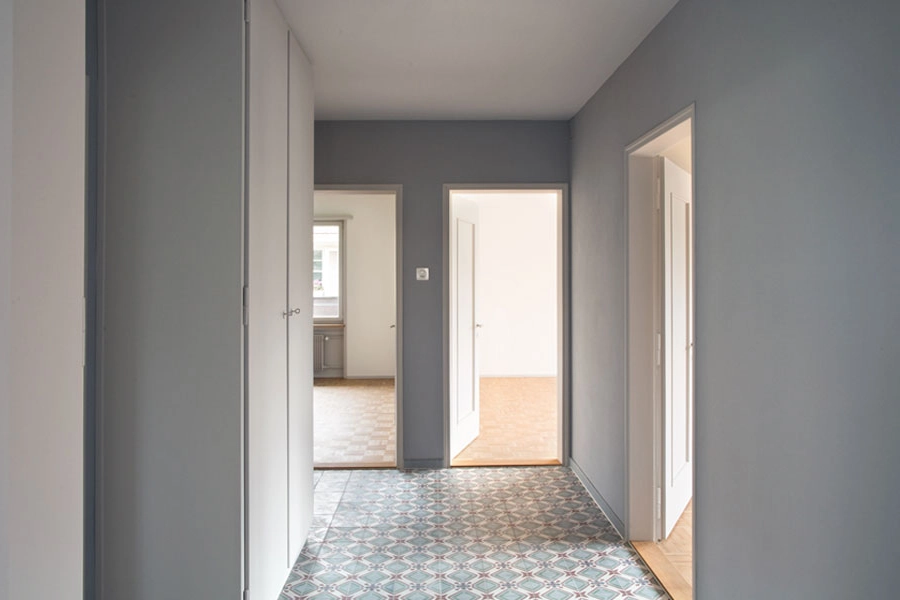 Das Konzept von Pia Burtscher, SAJ Architekten AG bringt jedes Material, Farbe und Funktionseinheit zum Besten.