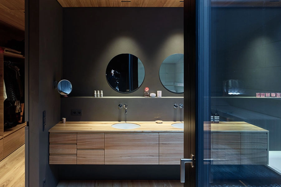 Ein stilvolles Badezimmer mit der tiefen Umbra von ktCOLOR - tief und harmonisch