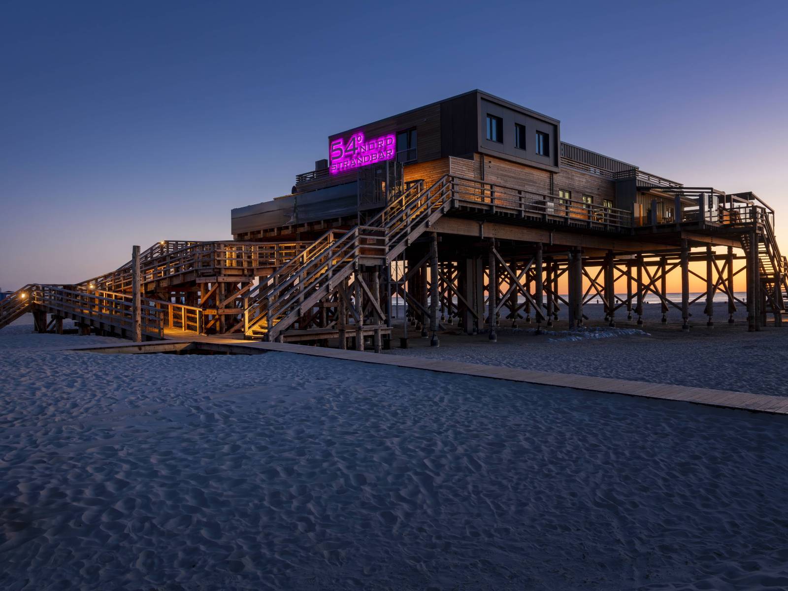 Strandbar 54 Nord: Ein beeindruckendes Projekt mit Lichtlösungen von SLV