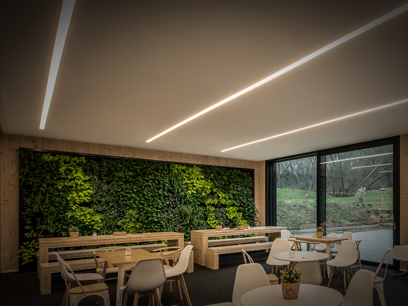Tiras LED de SLV con perfiles y accesorios a juego para soluciones flexibles de iluminación lineal