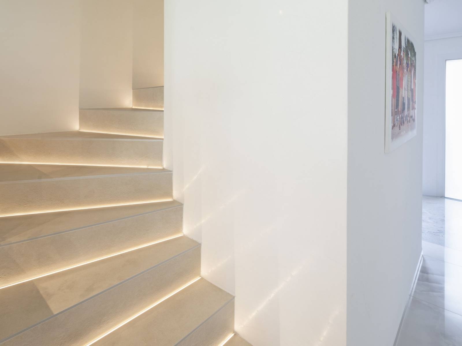 SLV LED Strips zum Beleuchten von Treppenhäusern