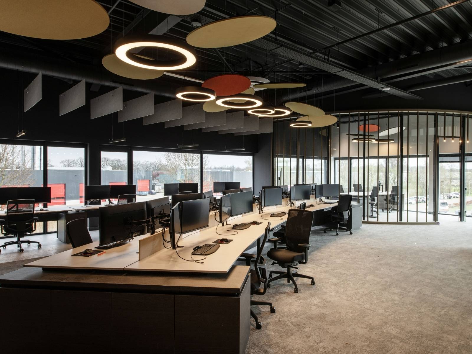 SLV MEDO® Pendelleuchten zur Unterstützung der Office-Grundbeleuchtung