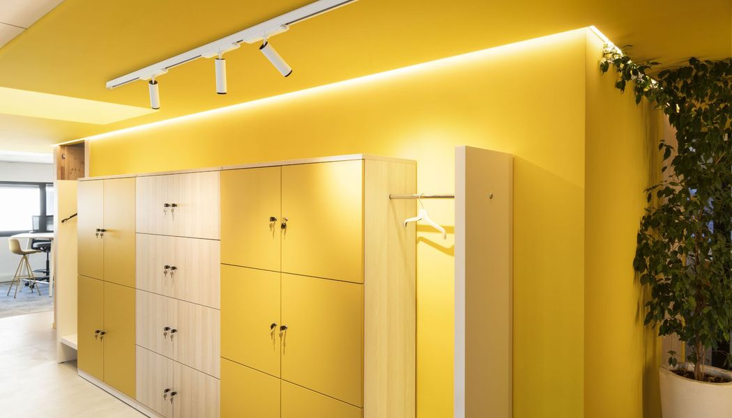 SLV Schienenspots und LED Strips als Wegeleuchten