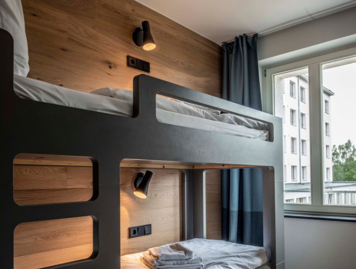 Ferienwohnung mit Stockbetten und SLV Beleuchtung.