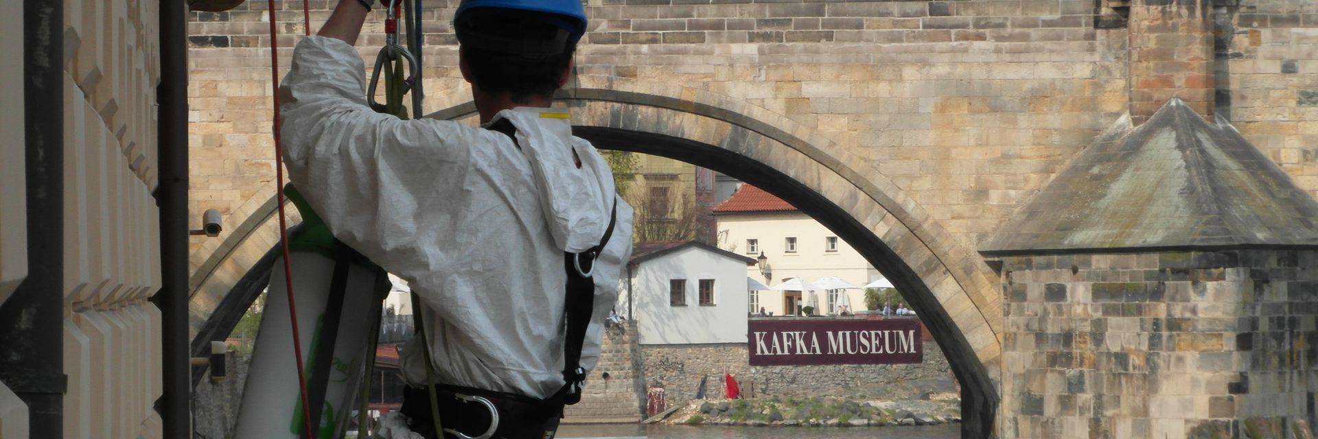 Bezpečnost při výškových pracích: jak chráníme sebe i váš majetek