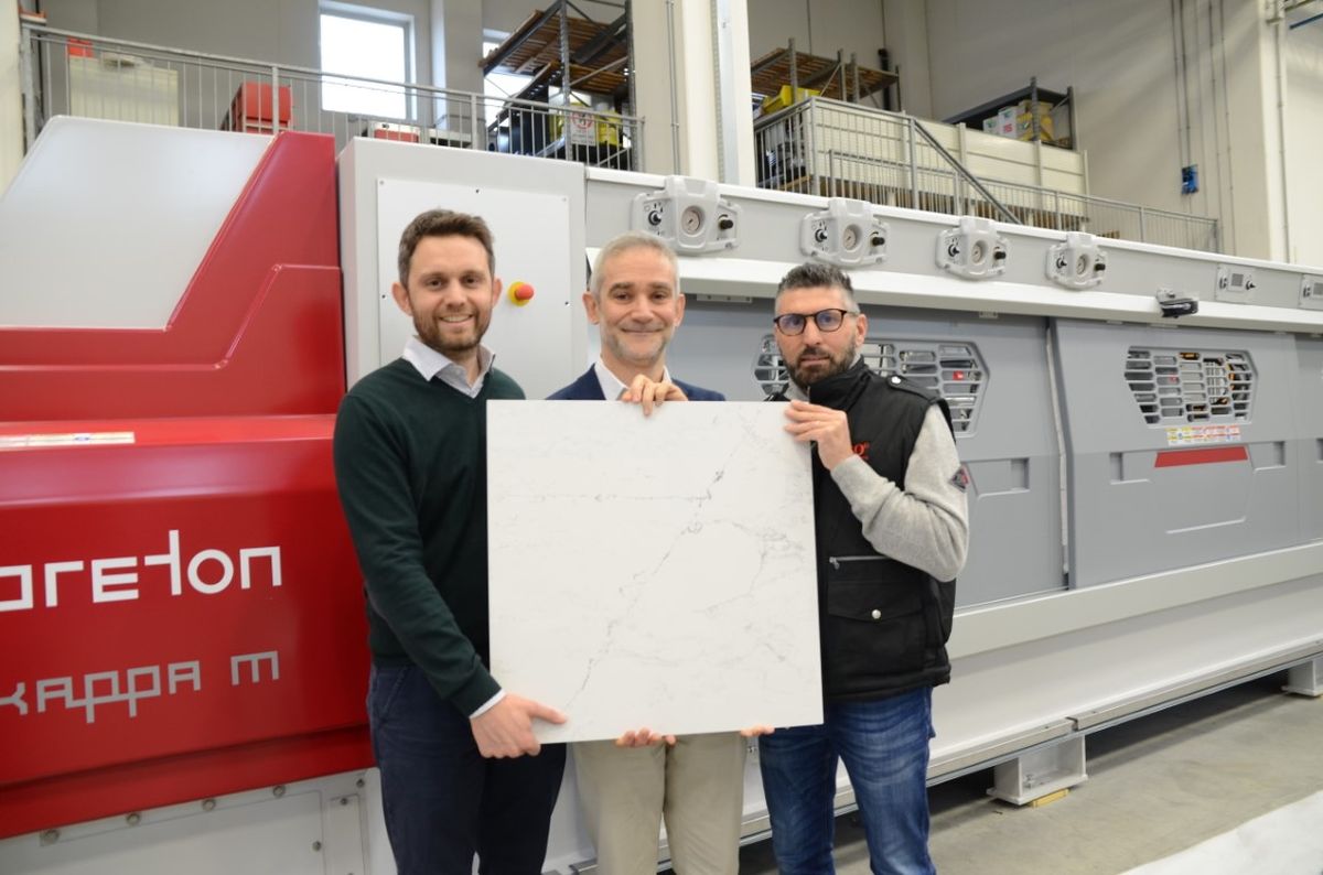 Group photo of Michele Duregon (Technical Manager Breton), Luigi Franchini (Sales Manager KEBA Industrial Automation) and Loris Ferlin (Head of Electrical Engineering & Machine Safety at Breton) against the backdrop of the new joint polishing machine initiative.