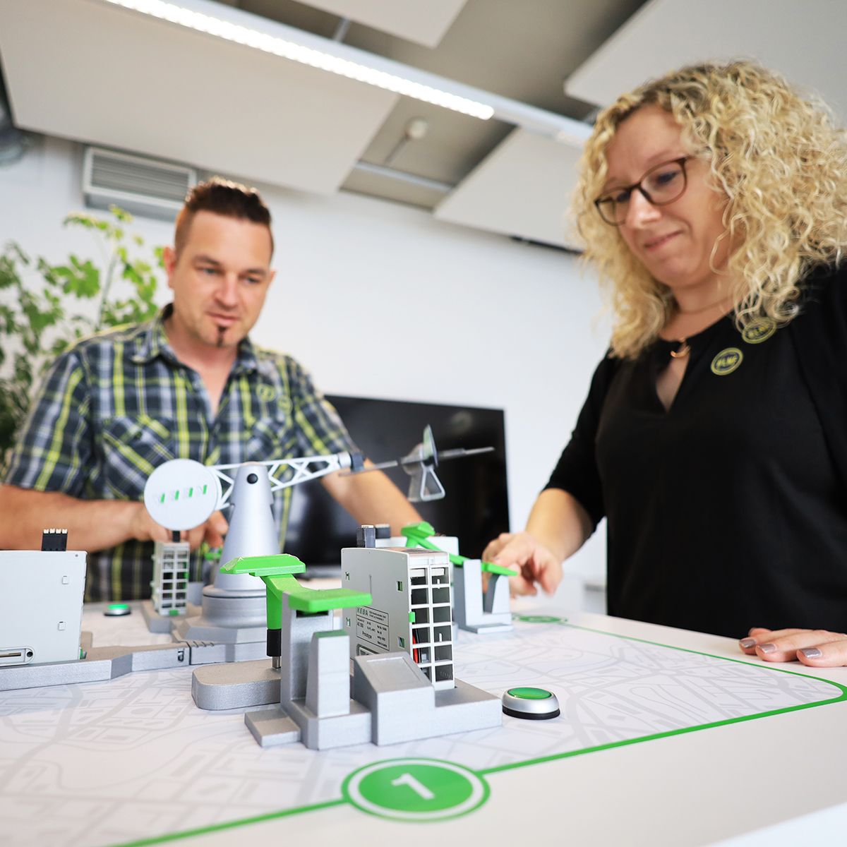 Lange Nacht der Forschung - Besucher:innen mit Looping AI