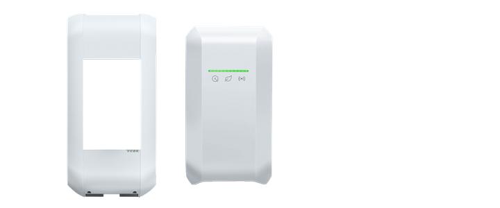 Zu sehen ist eine Wallbox mit weißem Design-Cover.