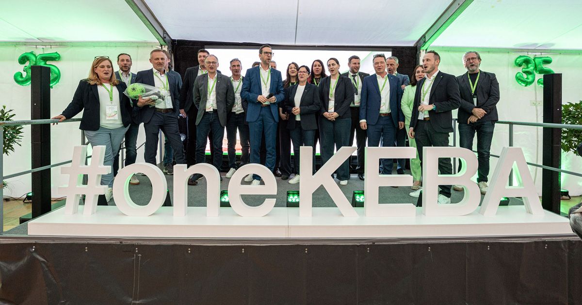 A team of KEBA employees sings “Happy Birthday” at the KEMAS anniversary celebration.er "Happy Birthday"