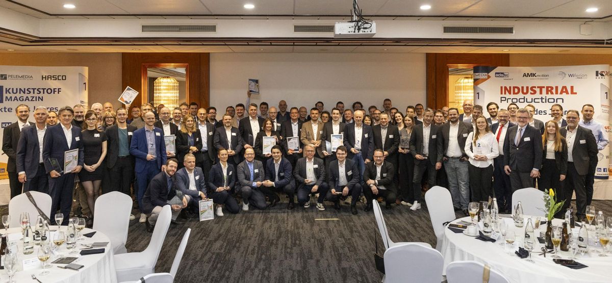 Group photo of the winners of the “Products of the Year 2025” award with trophies and certificates