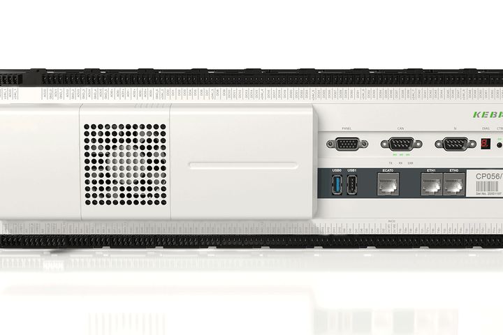 KeControl CP 056 – eine detaillierte Nahaufnahme des leistungsstarken Controllers des KePlast i3018-Systems.