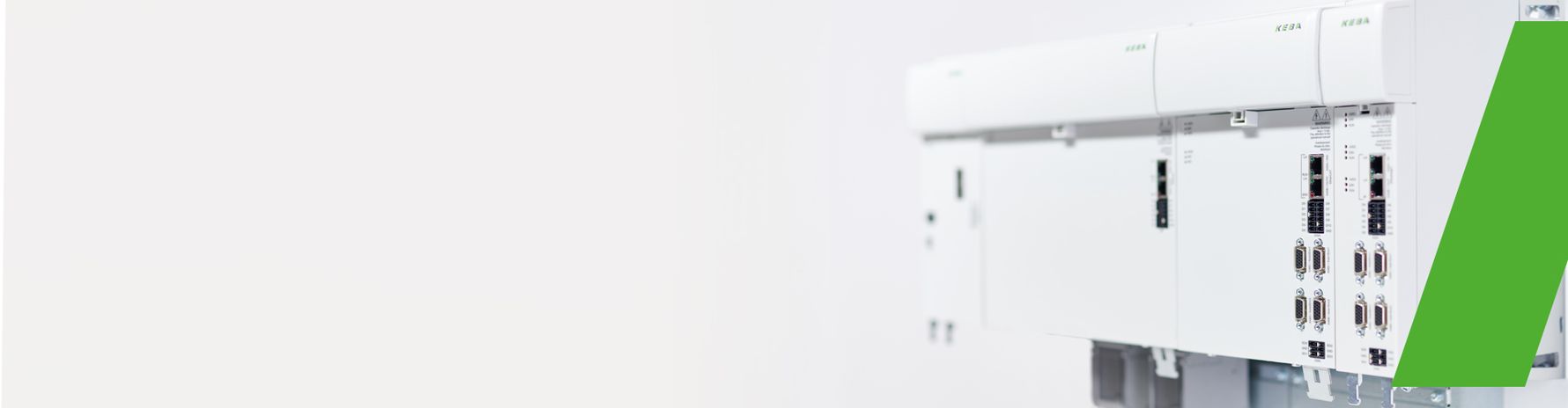 Ein weißes KeDrive D3-Antriebssystem von KEBA ist seitlich aufgenommen vor hellem Hintergrund sichtbar.