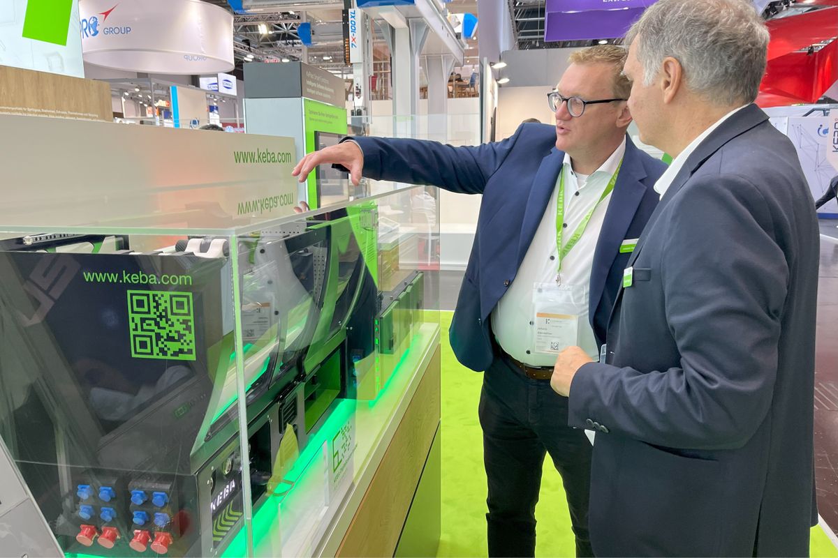 KePlast Simulator - a mini model of an injection molding machine