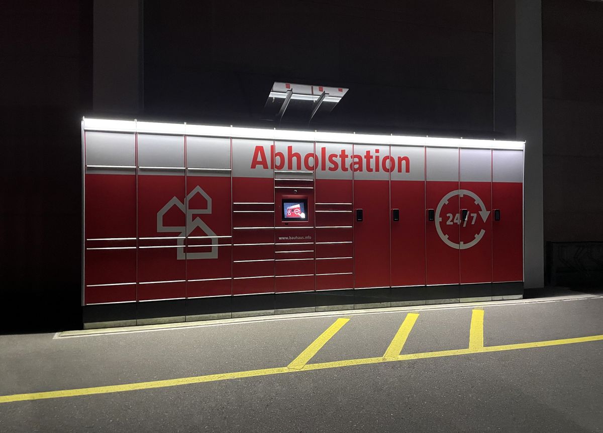 Pick-up locker for a click & collect solution for a DIY chain with extra-large modules.