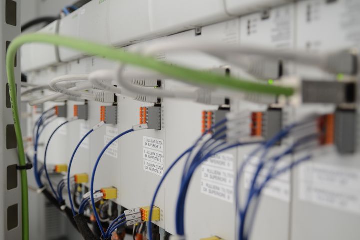 KeDrive D3: a modular system that, thanks to its 3-axis drive module, drastically reduces the number of physical components and the space required in control cabinets.