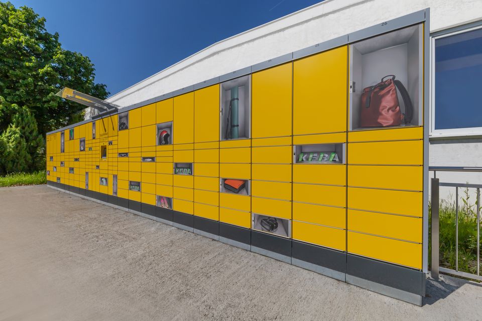 Parcel locker with multiple open boxes