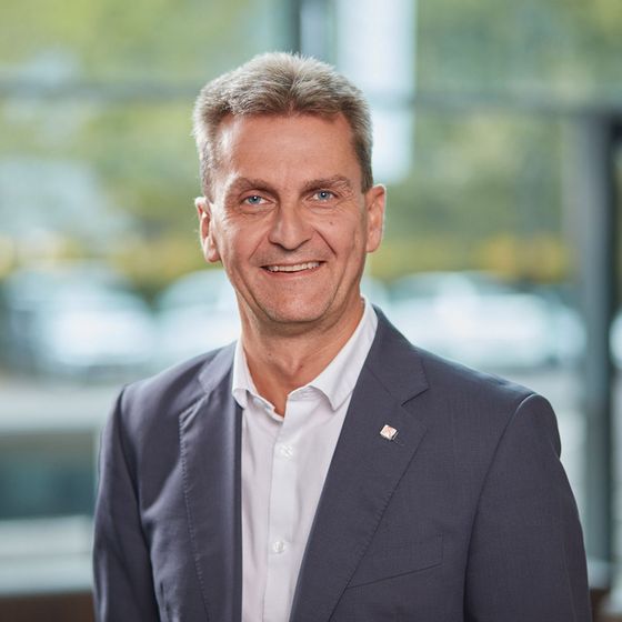 Robert Zehetner, VP Logistics Automation