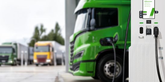 Stazione di ricarica KEBA KeContact DCS10 Satellite davanti a un camion elettrico in fase di ricarica.