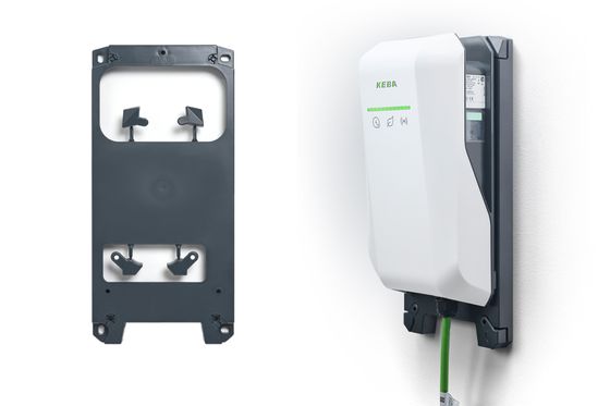 Adapterplatte neben der KeContact P40 Wallbox